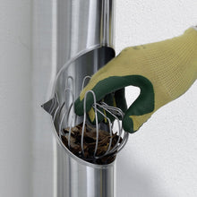 Laden Sie das Bild in den Galerie-Viewer, Regensammler Fallrohr mit Klappe, Titanzink, mit Laubfangkorb - Futura Garten